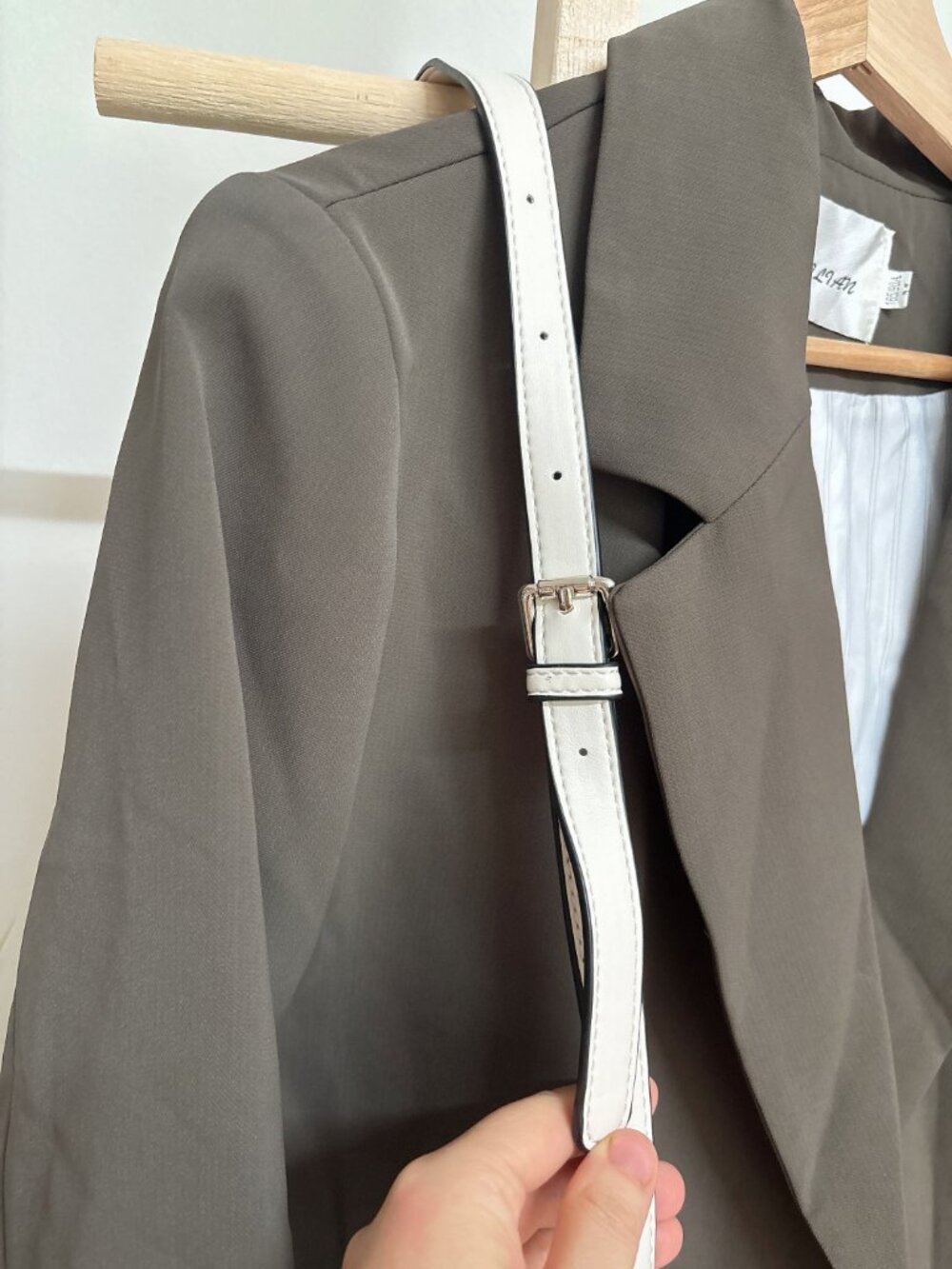 Blazer - Picture 3 of 9